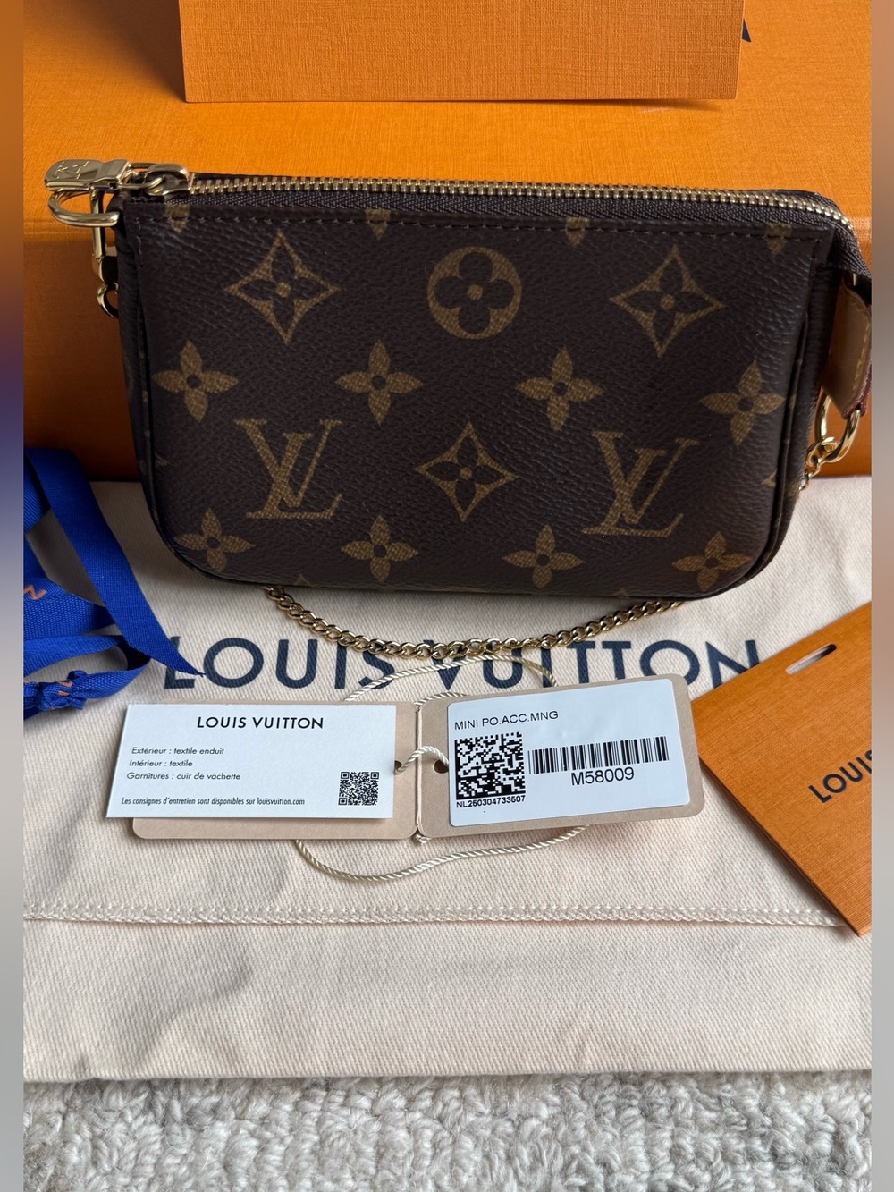 Louis Vuitton Mini Pouchette Accessories In Monogram - Picture 4 of 15